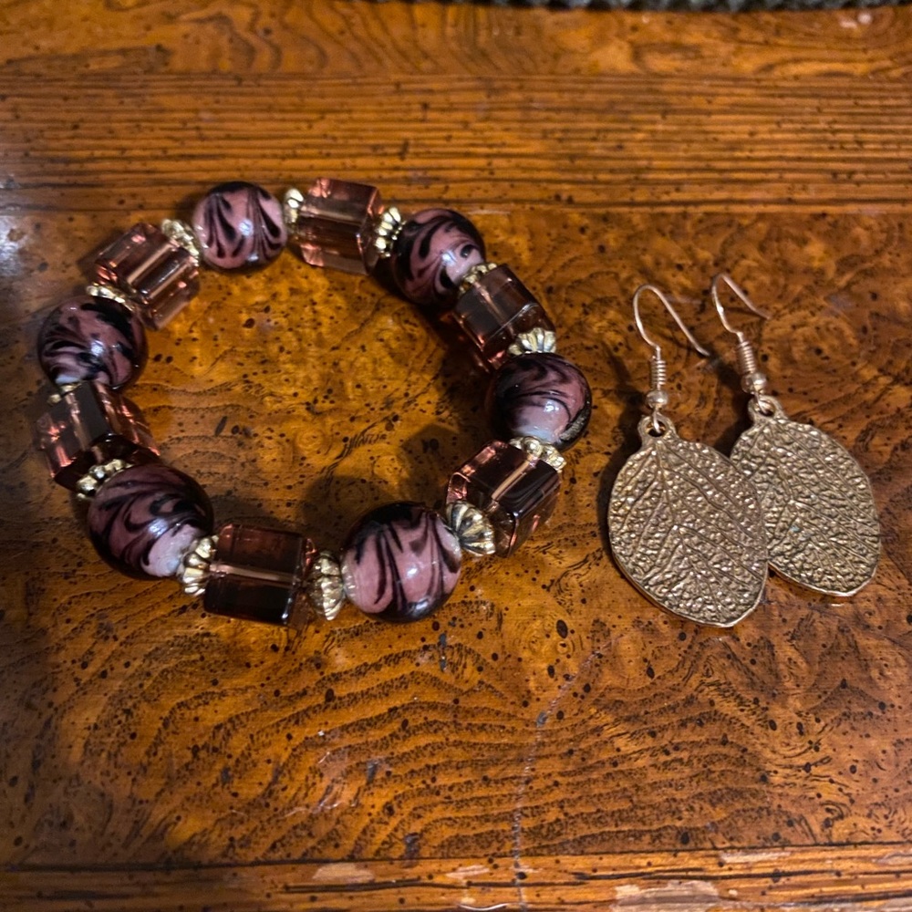 Elegant Beaded Bracelet and Gold-Tone Earrings Set